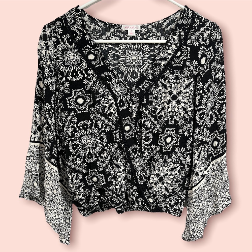 Women’s Xhilaration Black And White Pattern 100% Rayon Blouse Size XS.
